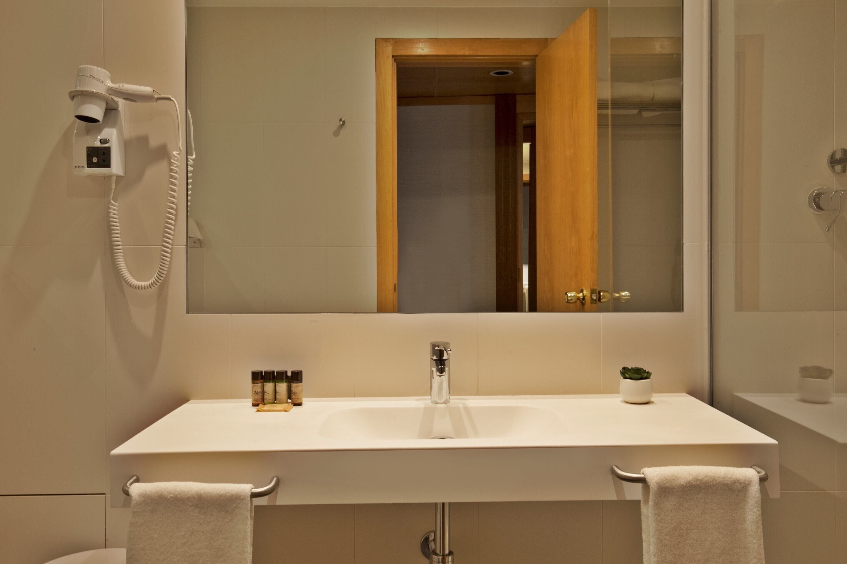 superior room, 2 single beds, non smoking (river view) | bathroom | combined shower/bathtub, rainfall showerhead, free toiletries