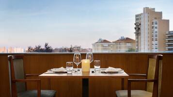 Frokost, lunsj og middag serveres