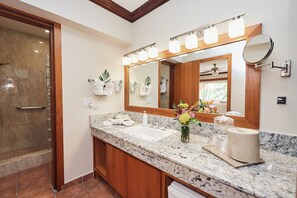 Deluxe Room, 2 Double Beds | Bathroom | Shower, hair dryer, towels - Sunbreeze Hotel (San Pedro)