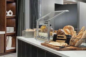 Buffet déjeuner (24 USD par personne)