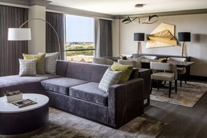 Smart TV, Netflix, pay movies - Dallas/Addison Marriott Quorum by the Galleria (Dallas)