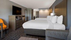 A hotel room with a large bed, a TV, a desk with drawers, and a chair. - Hotel 28 Boise Airport, an Ascend Collection Hotel (Boise)