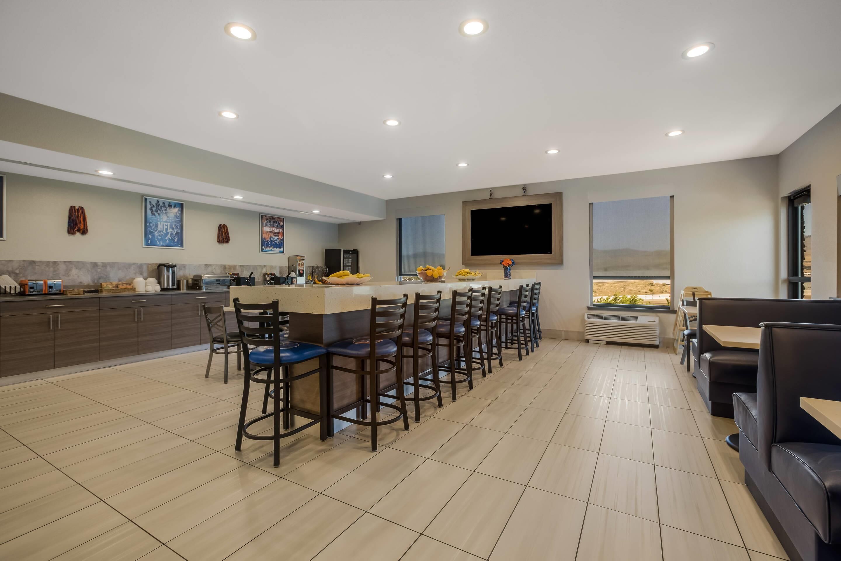 Free daily continental breakfast 