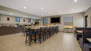 Free daily continental breakfast