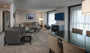 Premier Suite | Premium bedding, pillowtop beds, in-room safe, desk