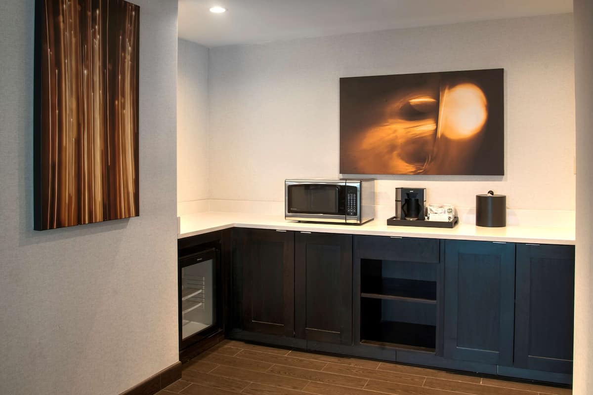 premium bedding, pillow-top beds, in-room safe, desk