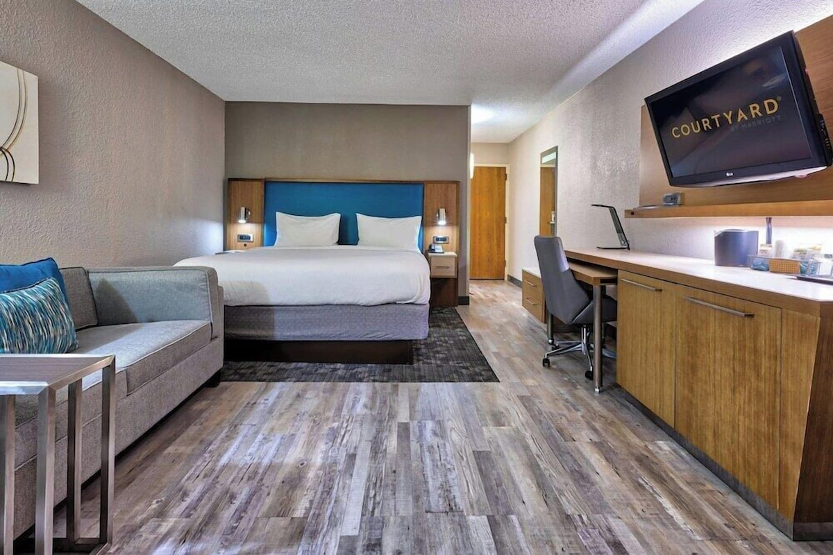 In-room safe, desk, laptop workspace, blackout drapes
