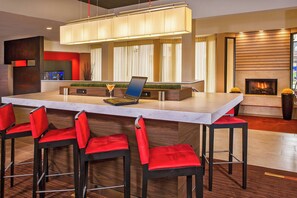 Bar (on property) - Courtyard by Marriott Hampton (Hampton)