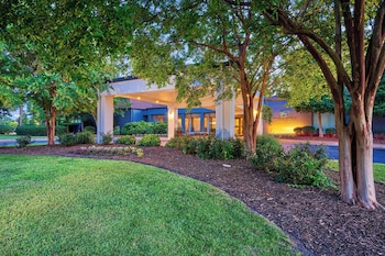 Courtyard by Marriott Hampton