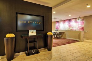 Lobby - Courtyard by Marriott Hampton (Hampton)