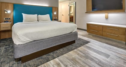 Country Inn & Suites by Radisson, Hampton Coliseum