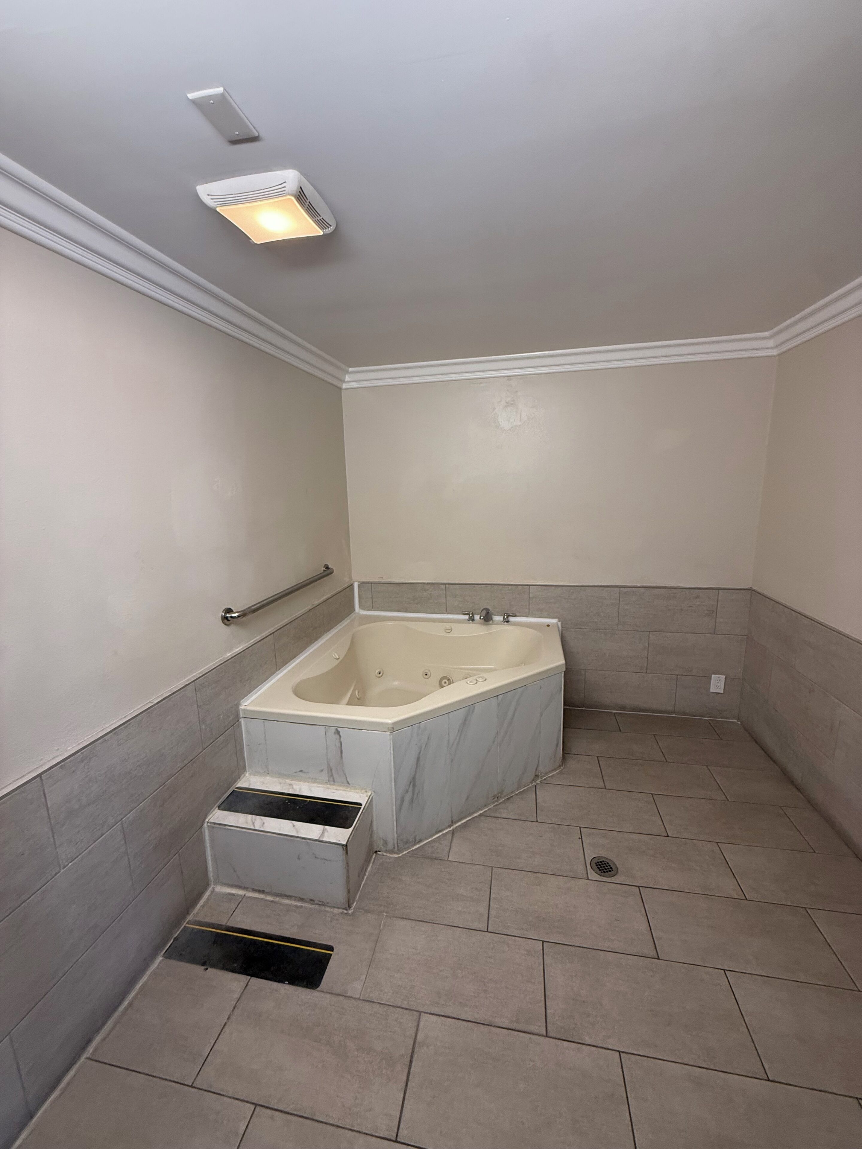 Photo - Colony Inn
