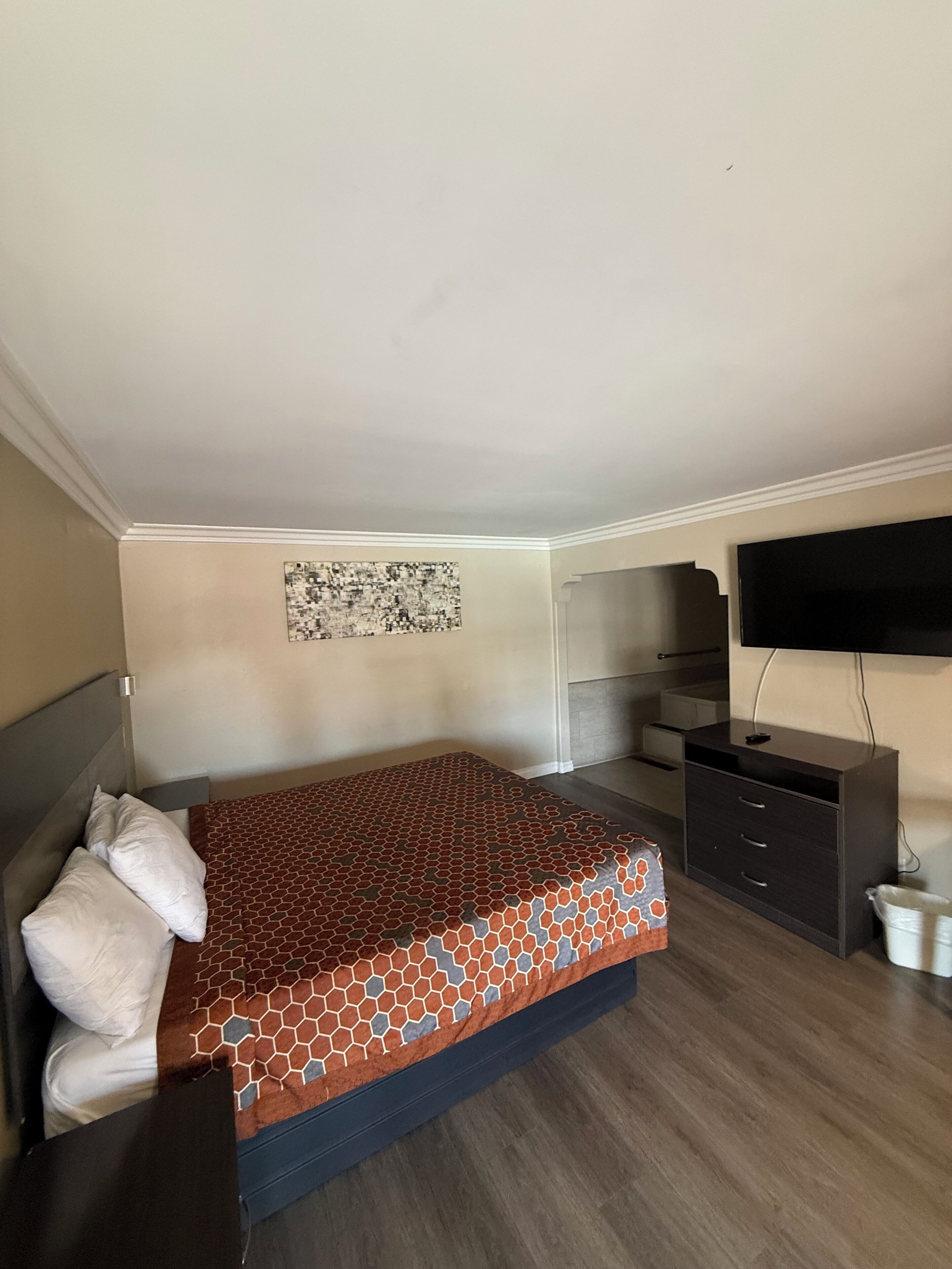 Honeymoon Room | Bathroom | Free toiletries, towels