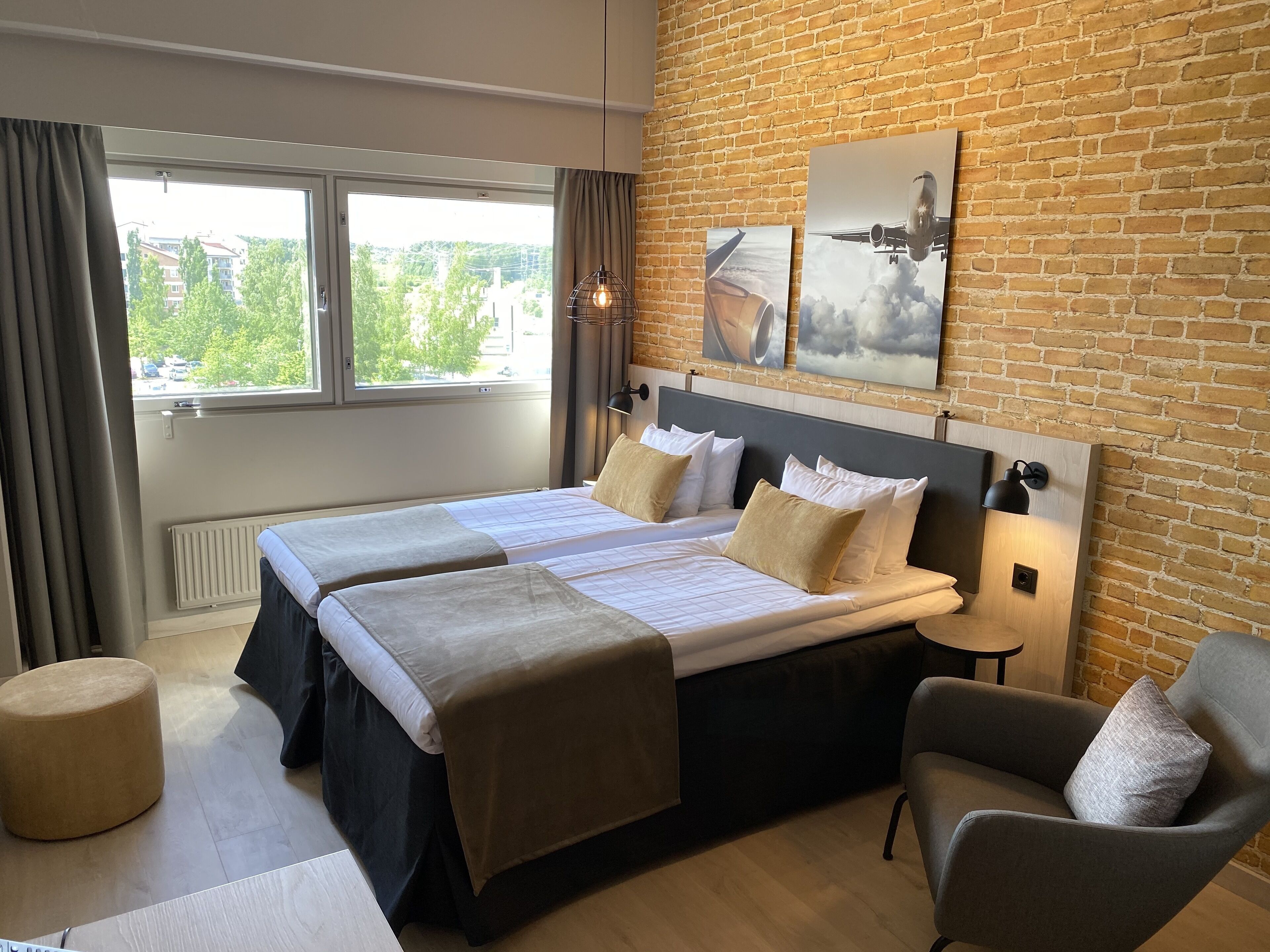 Standard Twin Room | Street view