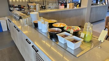Desayuno buffet (EUR 19 por persona)