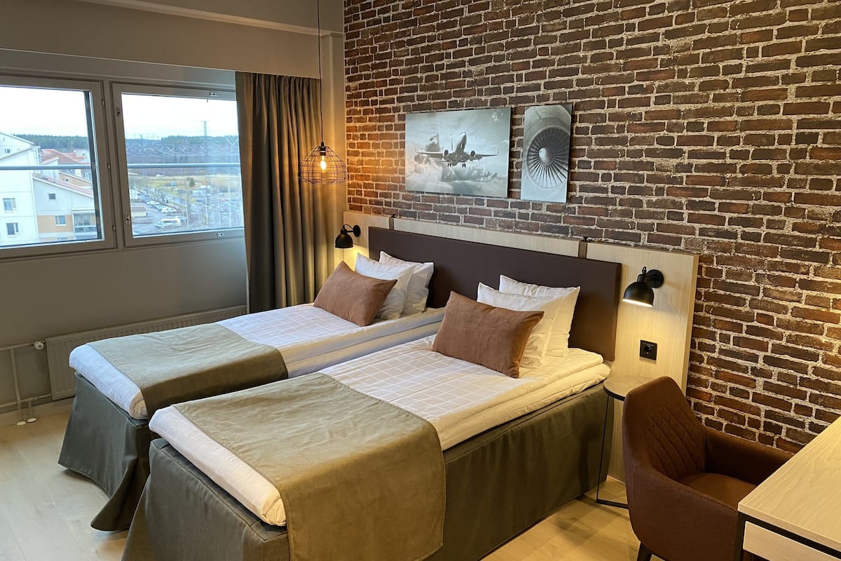 standard twin room with kitchenette | 1 bedroom, hypo-allergenic bedding, desk, laptop workspace