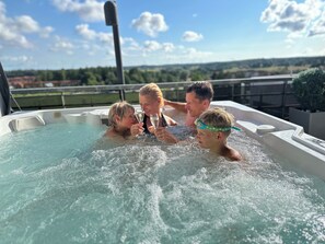 Outdoor spa tub - Skyline Airport Hotel (Vantaa)