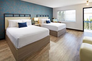 Kamar Deluks, 2 Tempat Tidur Queen (Newly Remodeled) | Brankas, meja kerja, setrika/meja setrika, dan tempat tidur bayi gratis