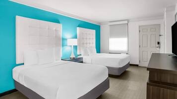 Ropa de cama de alta calidad, muebles diferentes y escritorio