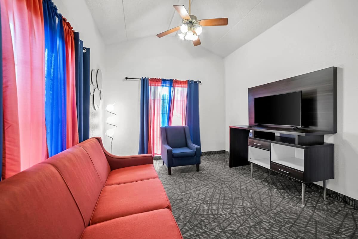 Suite, 1 Bedroom, Non Smoking | Premium bedding, individually furnished, desk, blackout drapes