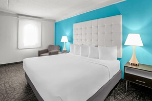 Suite, 1 Bedroom, Non Smoking | Premium bedding, individually furnished, desk, blackout drapes - Howard Johnson by Wyndham Columbus Fort Moore (Columbus)