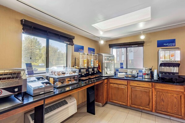Café da manhã com buffet grátis todos os dias