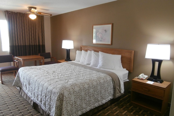 Deluxe Room, 1 King Bed, Non Smoking | Iron/ironing board (on request), rollaway beds (surcharge), WiFi (free)