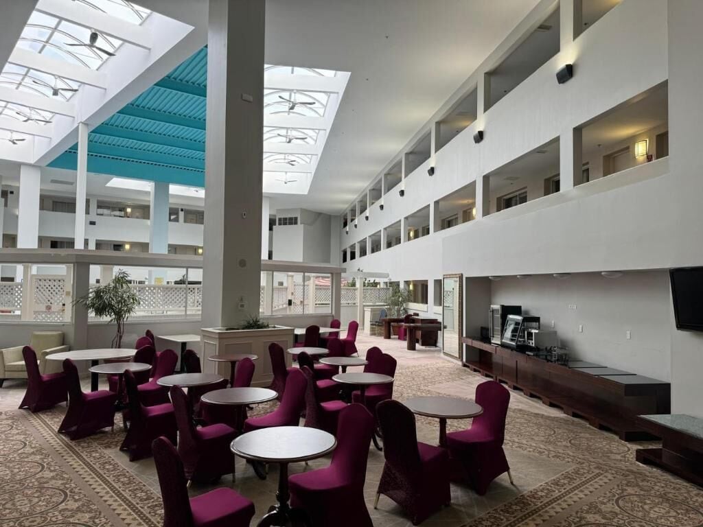 Lobby lounge
