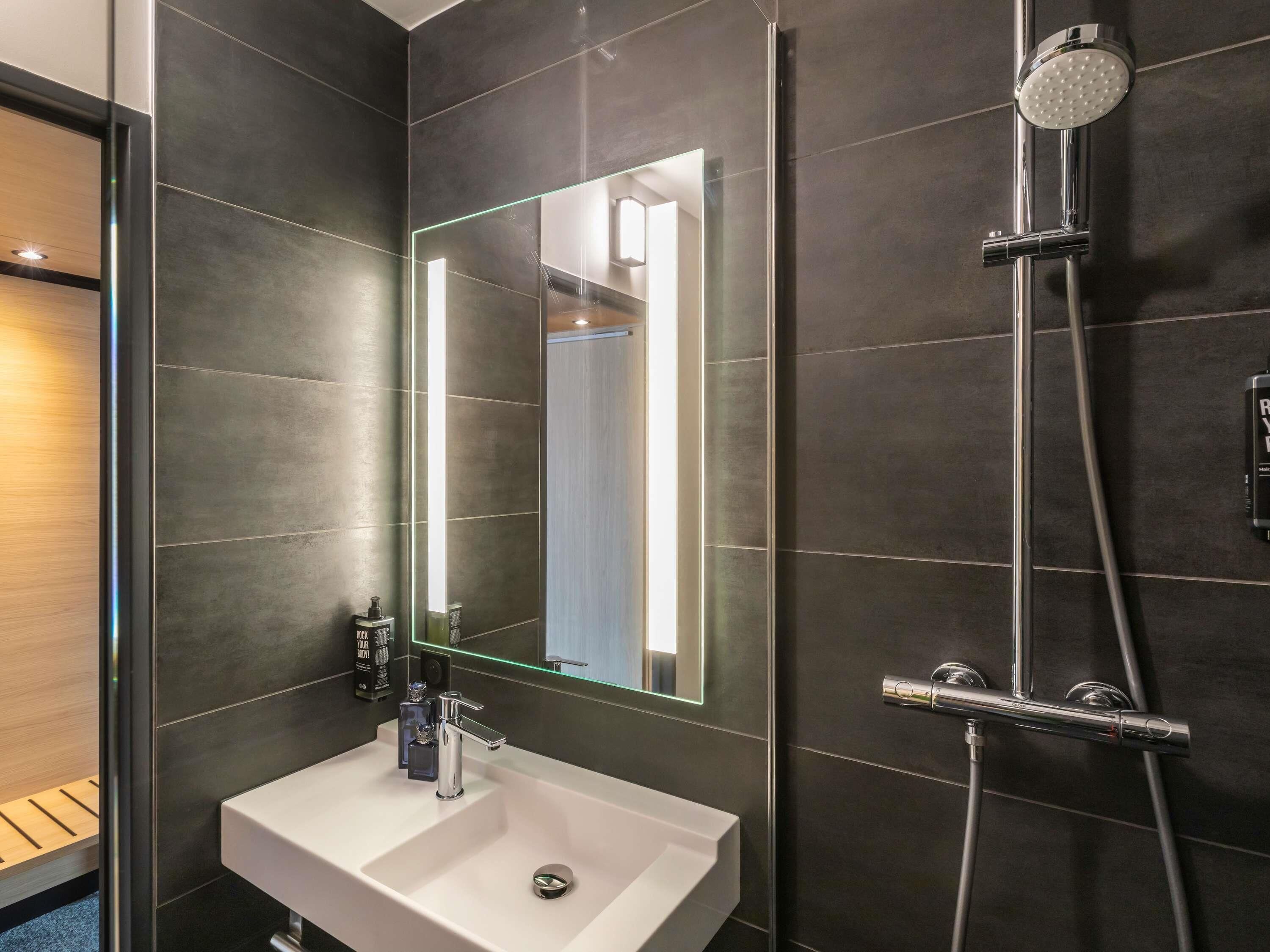 Standard Room, 1 Twin Bed | Desk, laptop workspace, blackout drapes, soundproofing