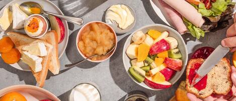 A breakfast spread with various foods and drinks.