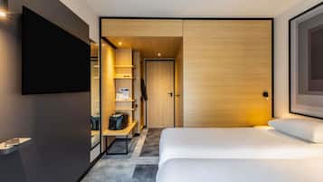 Bureau, espace de travail pour ordinateur portable, rideaux occultants