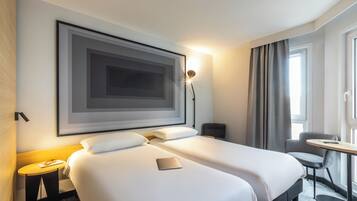 Standard Twin Room, 2 Single Beds | Desk, laptop workspace, blackout curtains, soundproofing