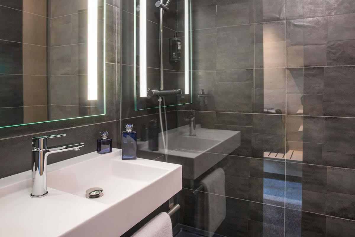 Standard Room, 1 Double Bed | Desk, laptop workspace, blackout curtains, soundproofing