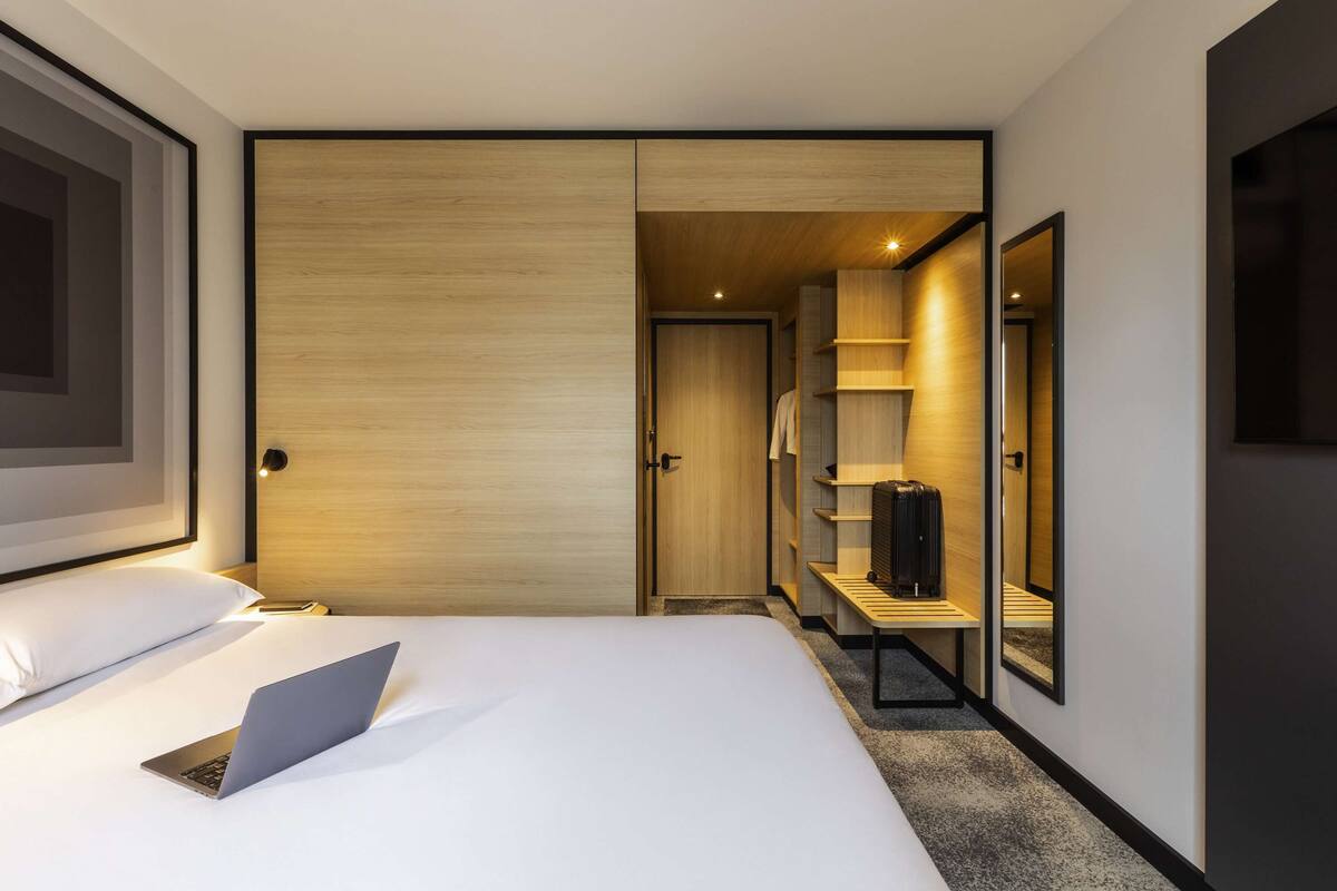 Standard Room, 1 Double Bed | Desk, laptop workspace, blackout drapes, soundproofing