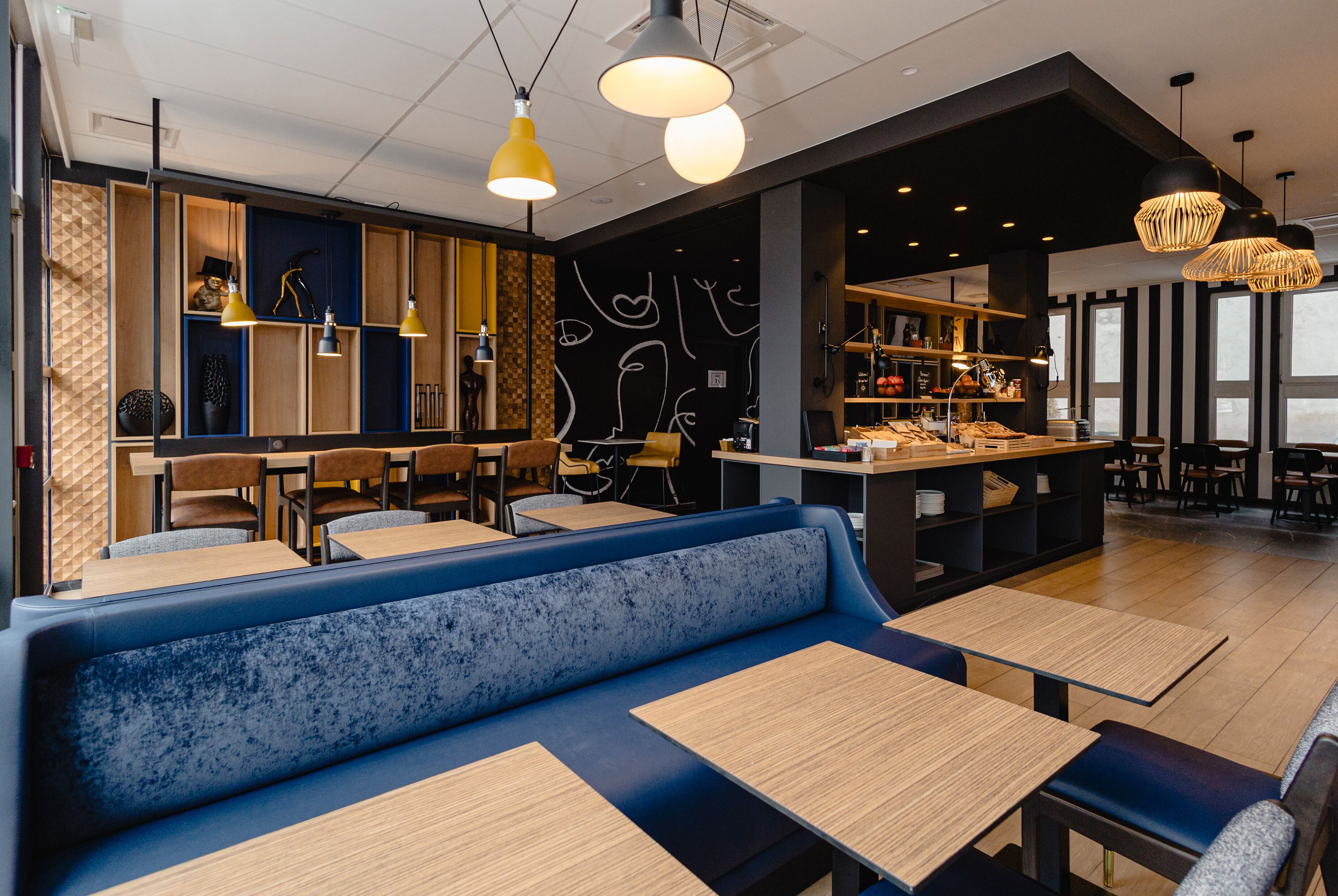 Tägliches Frühstücksbuffet (13.50 EUR pro Person)