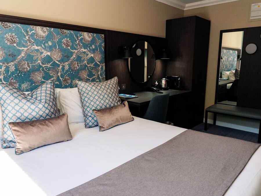 Double Room | Iron/ironing board, free WiFi, bed sheets