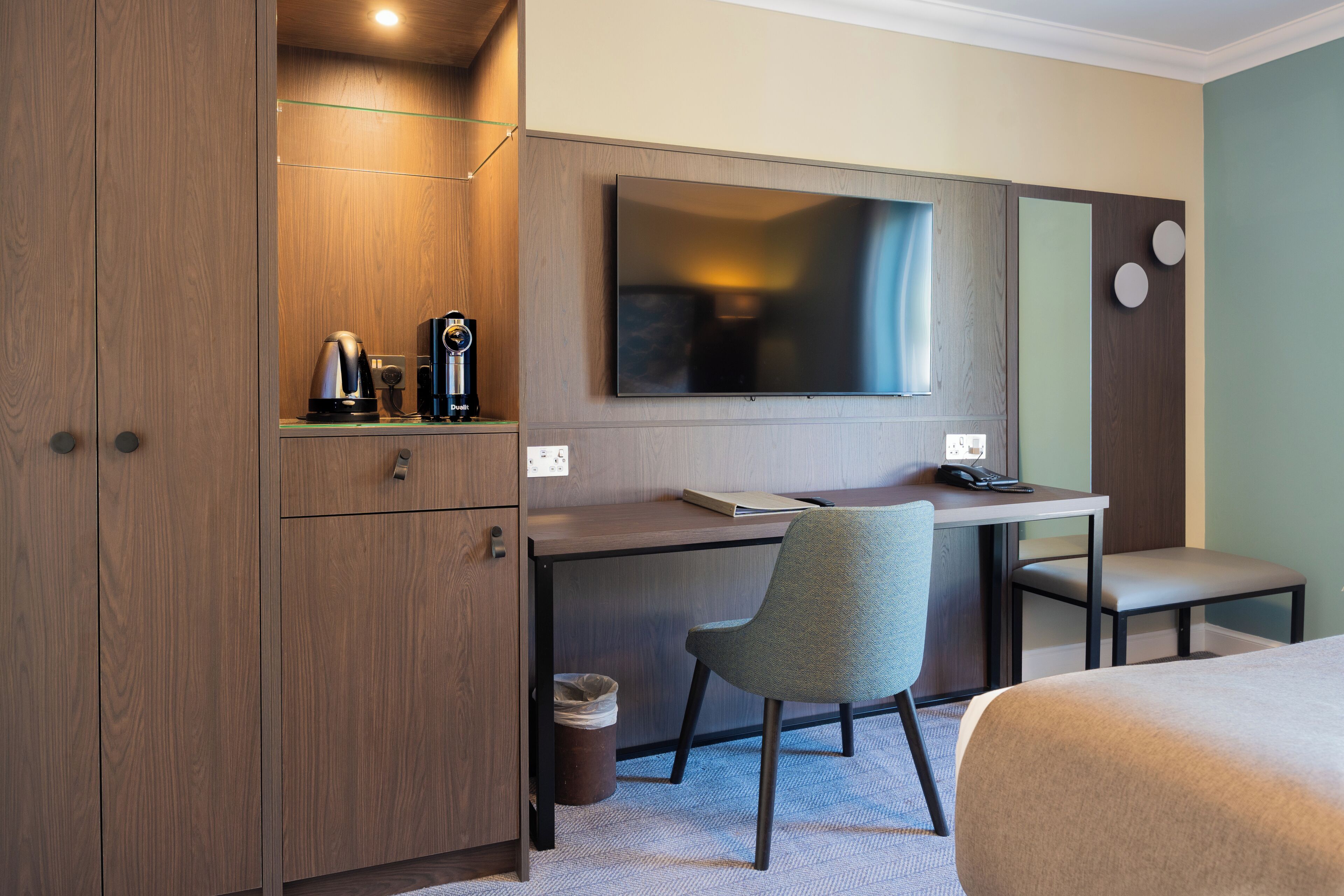 Twin Room, 2 Twin Beds | Bathroom | Free toiletries, hair dryer, towels