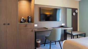 Twin Room, 2 Single Beds | Bathroom | Free toiletries, hair dryer, towels