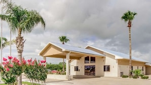 A single-story building with a flat roof, a covered entrance, and a parking area. - Econo Lodge Falfurrias Hwy 281 (Falfurrias)