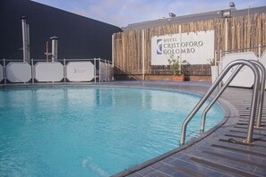 Piscine extérieure (ouverte en saison)