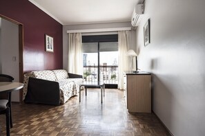 Area keluarga | Televisi 21-inci dengan saluran TV kabel