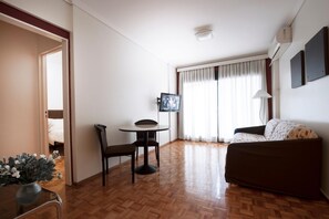 Area keluarga | Televisi 21-inci dengan saluran TV kabel