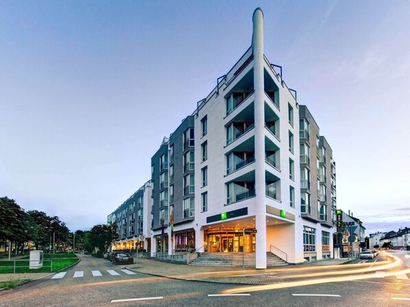 Exterior - Premier Inn Stuttgart Bad Cannstatt (Stuttgart)