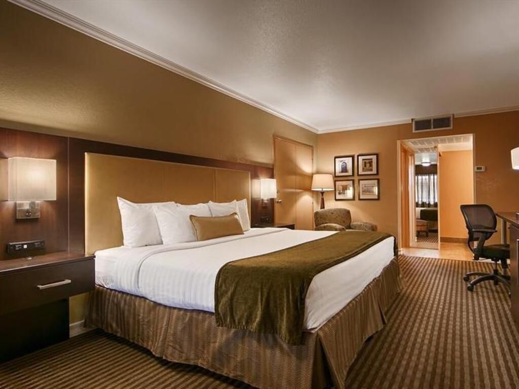 Desk, blackout drapes, iron/ironing board, free WiFi