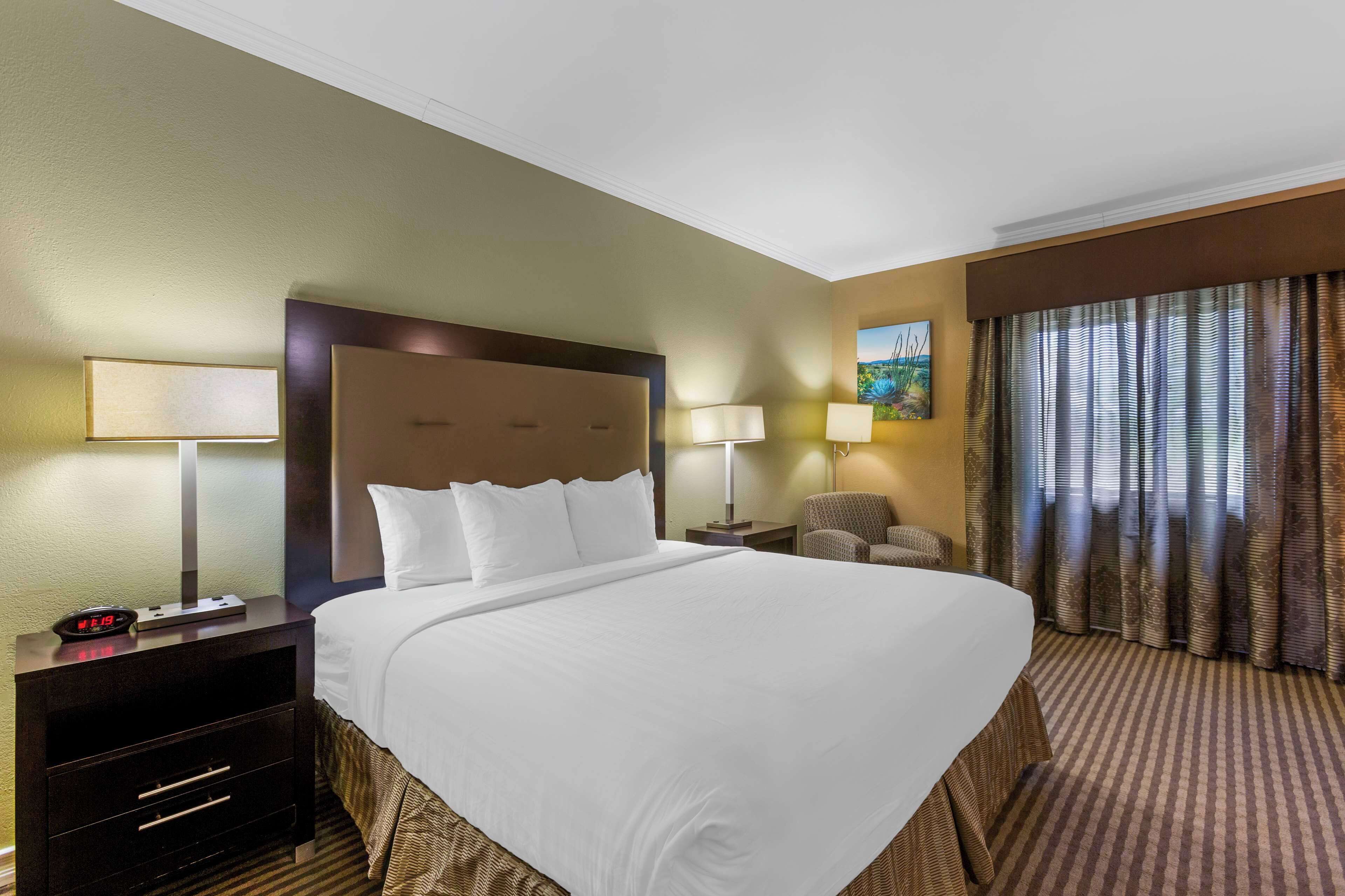 desk, blackout curtains, iron/ironing board, free wifi