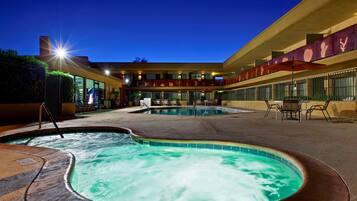 Outdoor pool, pool loungers