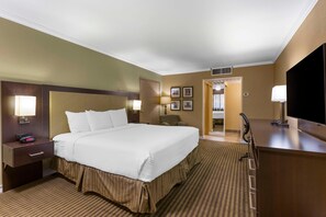 Desk, blackout drapes, iron/ironing board, free WiFi - Royal Sun Hotel & Suites (Tucson)
