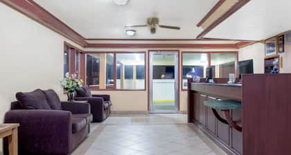 Travelodge by Wyndham Dodge City