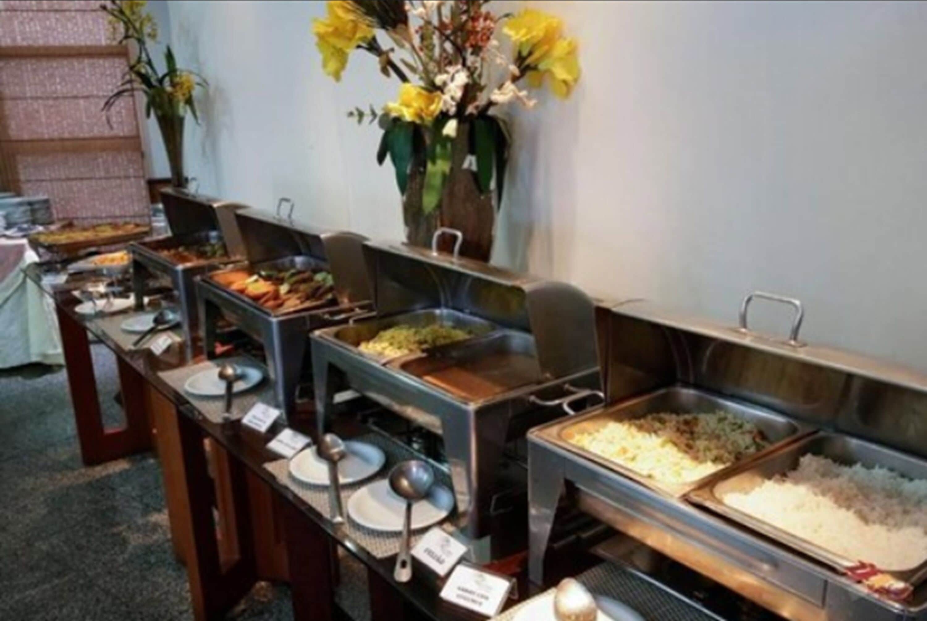 breakfast, lunch, dinner served; regional cuisine