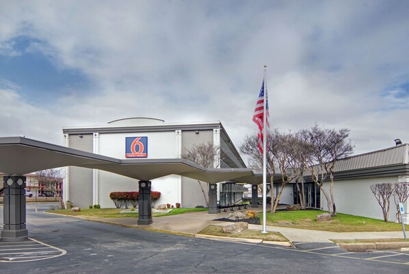Exterior - Motel 6 Mesquite, TX – Town East (Mesquite)